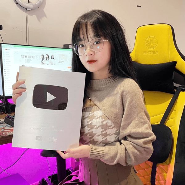 Hoạt động làm Streamer