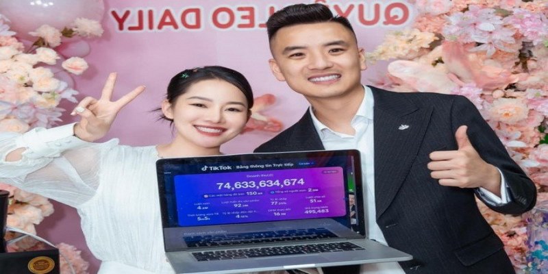 Gia đình Bánh Bao livestream